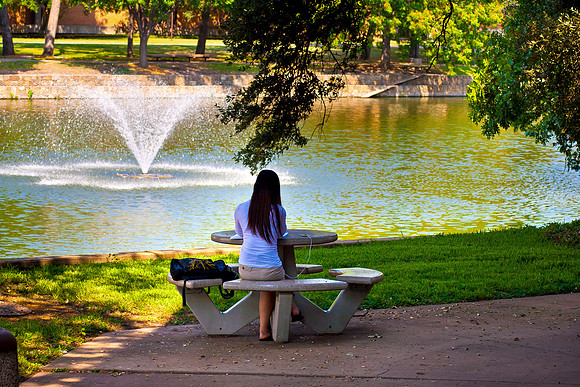 20130905-4320 fountain-student