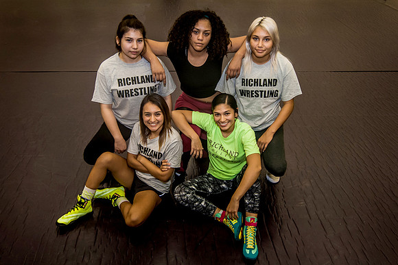 +20170830-0138 Women'sWrestlingTeamGroup+