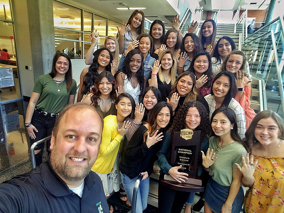 +20190321_1203 CoachToupsSelfie RLCWoSoc 2018 NatChamps+