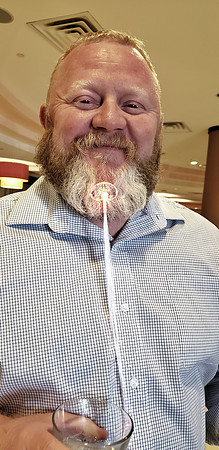 ©230603_1617 LED in Beard