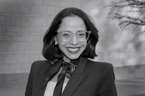 ++ 8447(bw DrRachaelCapua, WomanOfDistinction (812s