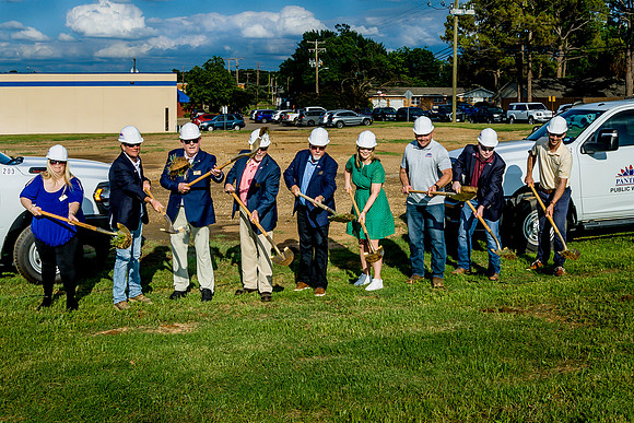 ++250512-9039 Groundbreaking (dirt flying)